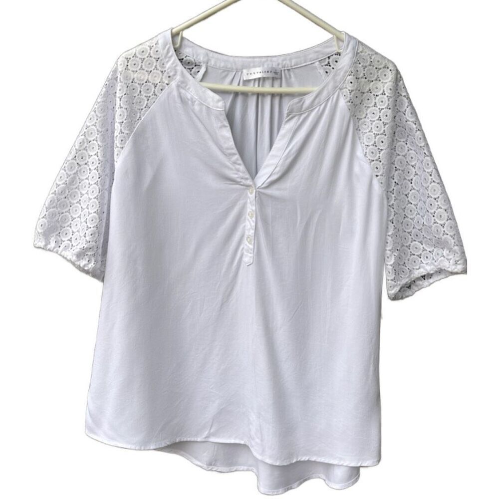 NWT Retrology  size L short lace sleeved V neck top in bright white